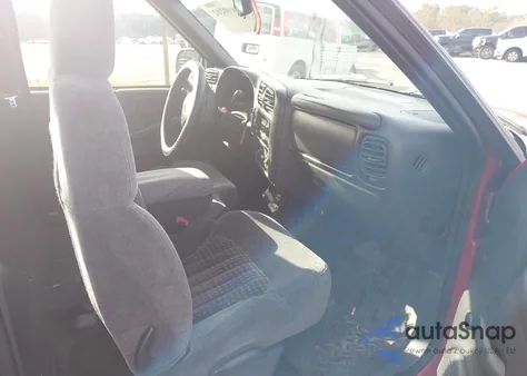 2000 Chevrolet S-10 Ls from USA, damaged, VIN 1GCCS14W6YK275643